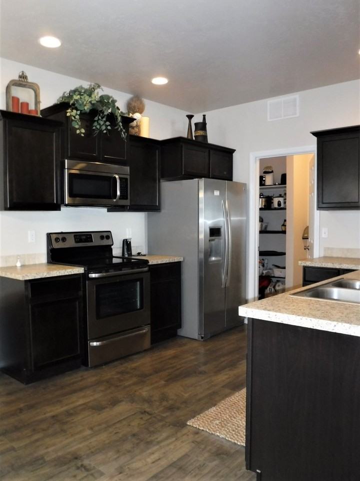 713 N Manship Ave - Photo 7 of 26