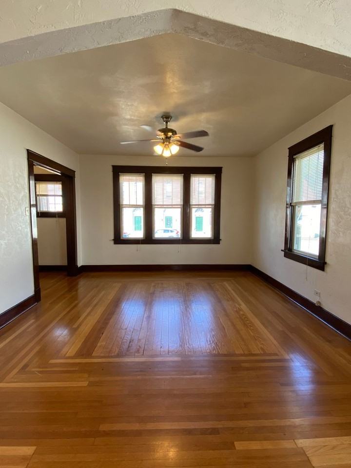 314 W Main St - Photo 4 of 20