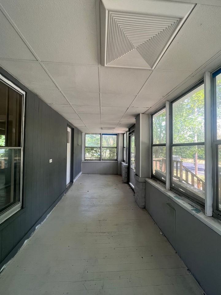 916 N Gaines St - Photo 3 of 14