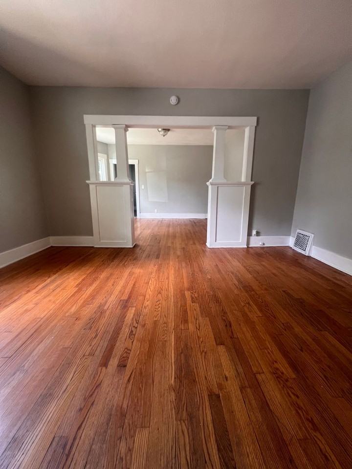 916 N Gaines St - Photo 6 of 14