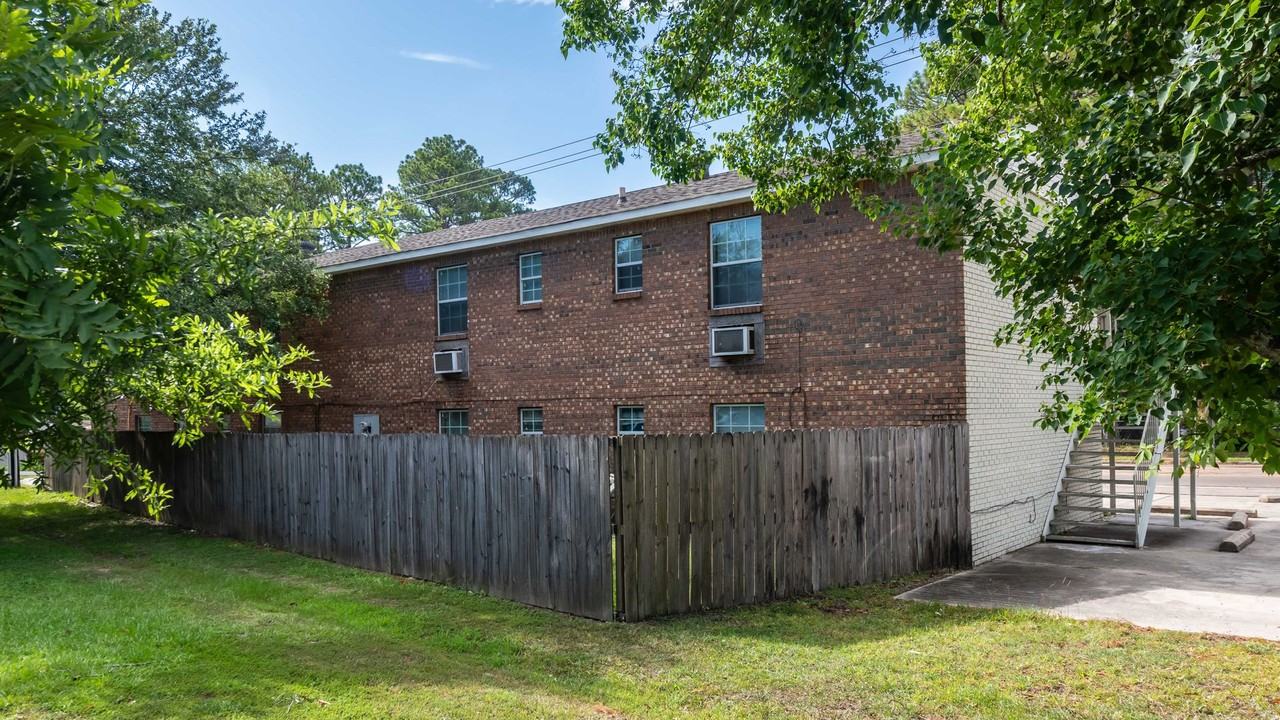 Campus Village Apartment Homes - Photo 7 of 22