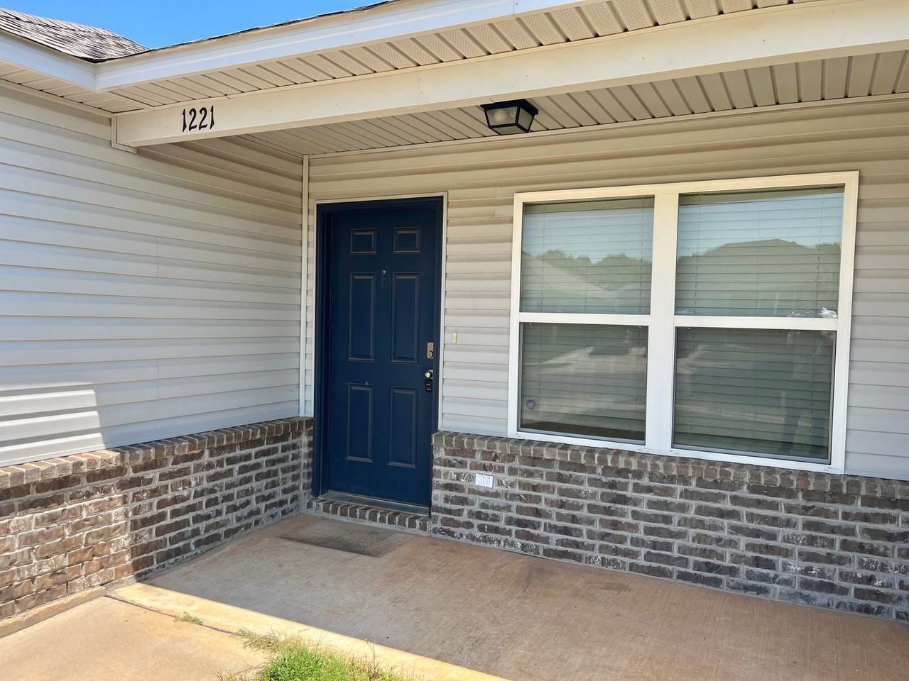 1221 Limestone Dr - Photo 2 of 2