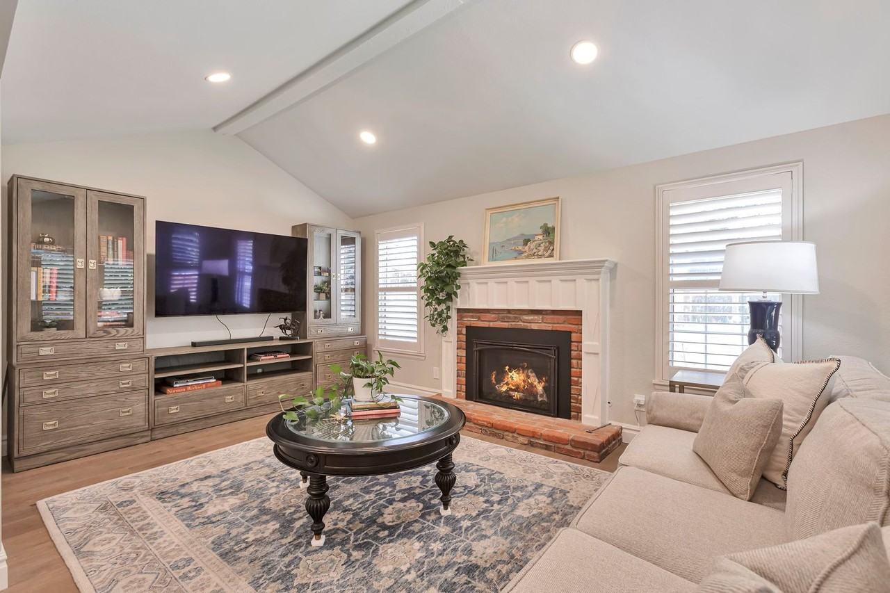 6865 S Locust Ct - Photo 3 of 30