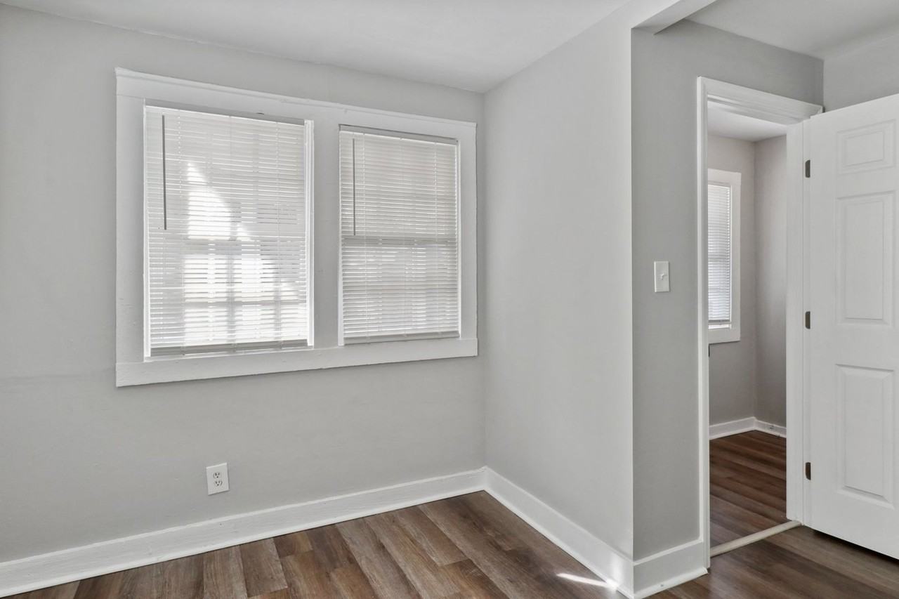 2132 Alaska St - Photo 2 of 11