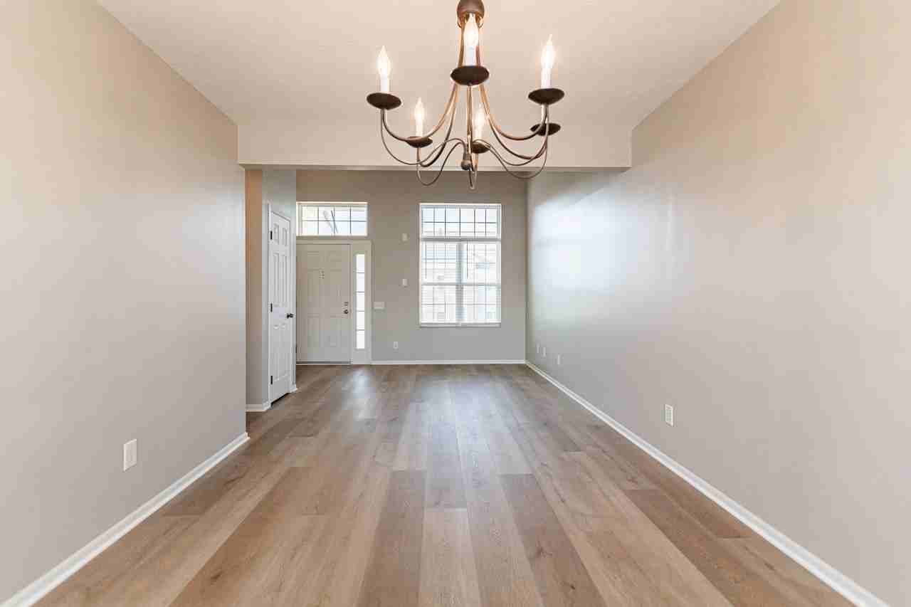 7012 Churchill Downs Dr - Photo 3 of 33