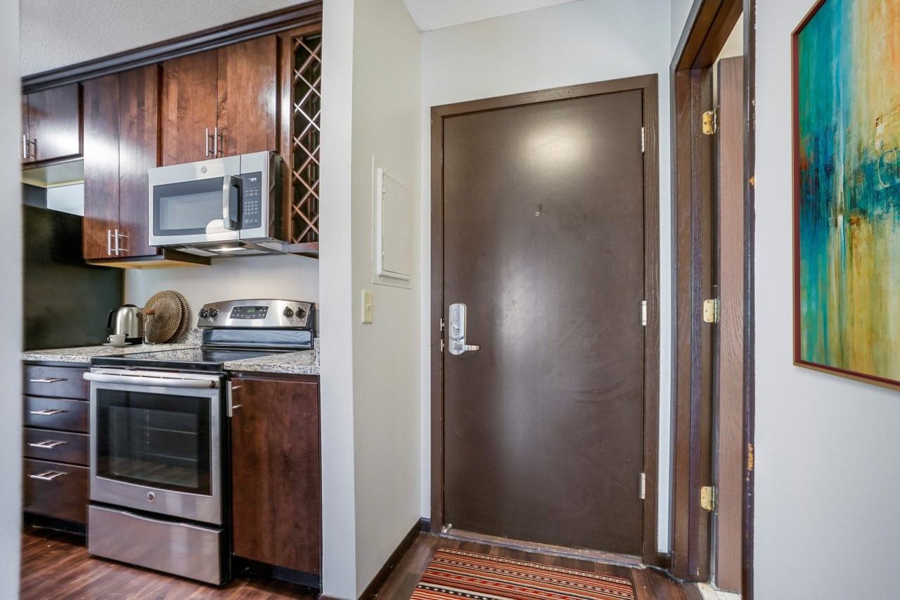 2800 Girard Apartments - Photo 4 of 26