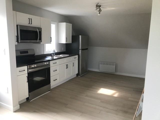 461 Church St - Photo 3 of 14