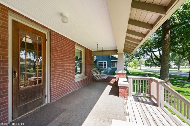 261 N Maple St - Photo 2 of 10