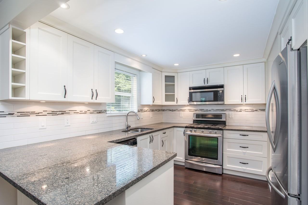 9000 Ash Grove Crescent - Photo 3 of 12