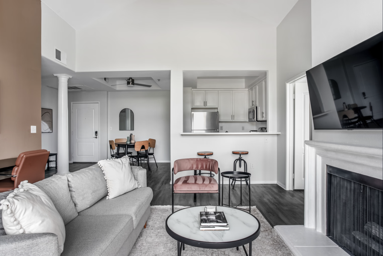 Blueground Los Angeles - Photo 2 of 75