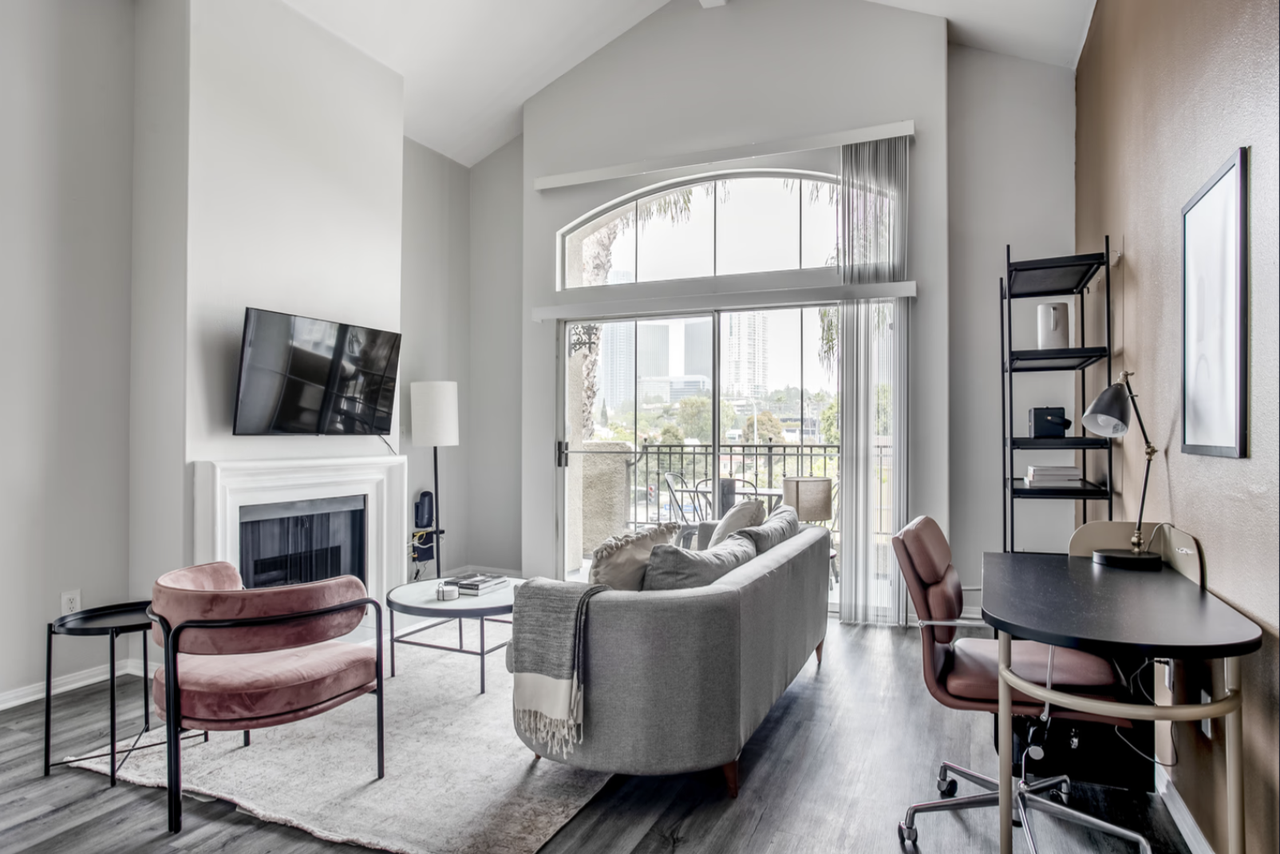 Blueground Los Angeles - Photo 4 of 75