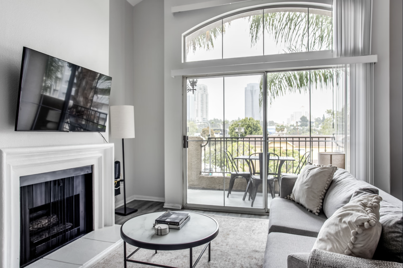 Blueground Los Angeles - Photo 5 of 75