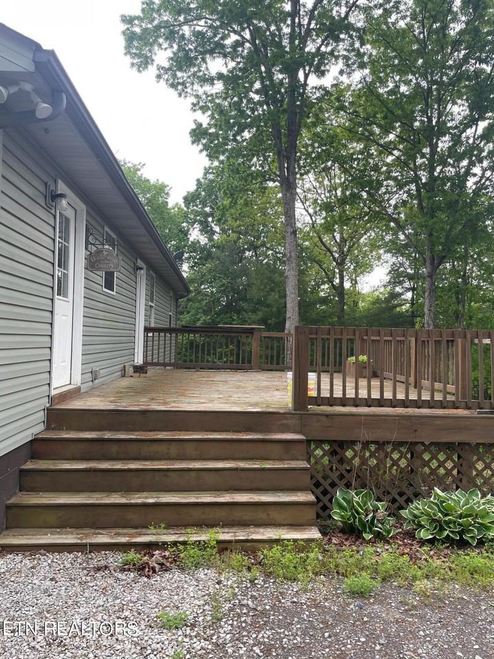 407 Solomon Hollow Rd - Photo 2 of 8