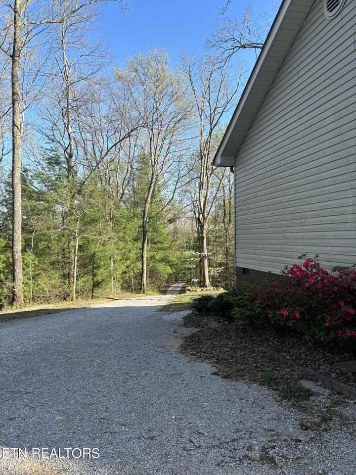 407 Solomon Hollow Rd - Photo 3 of 8