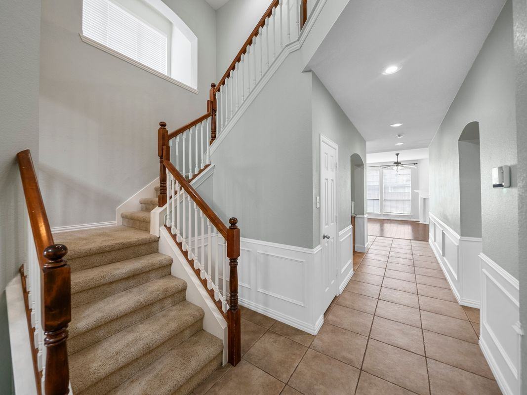 214 Vernon Dr - Photo 3 of 22