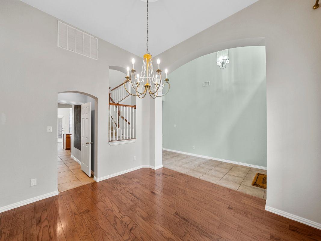 214 Vernon Dr - Photo 4 of 22