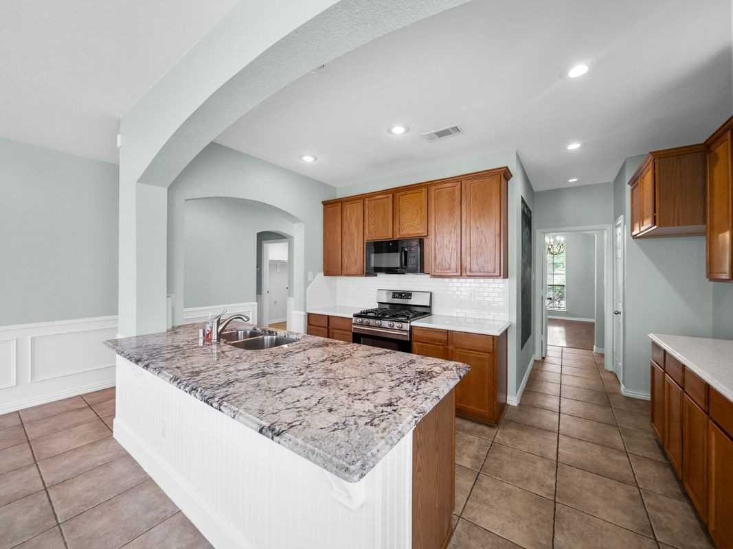 214 Vernon Dr - Photo 5 of 22