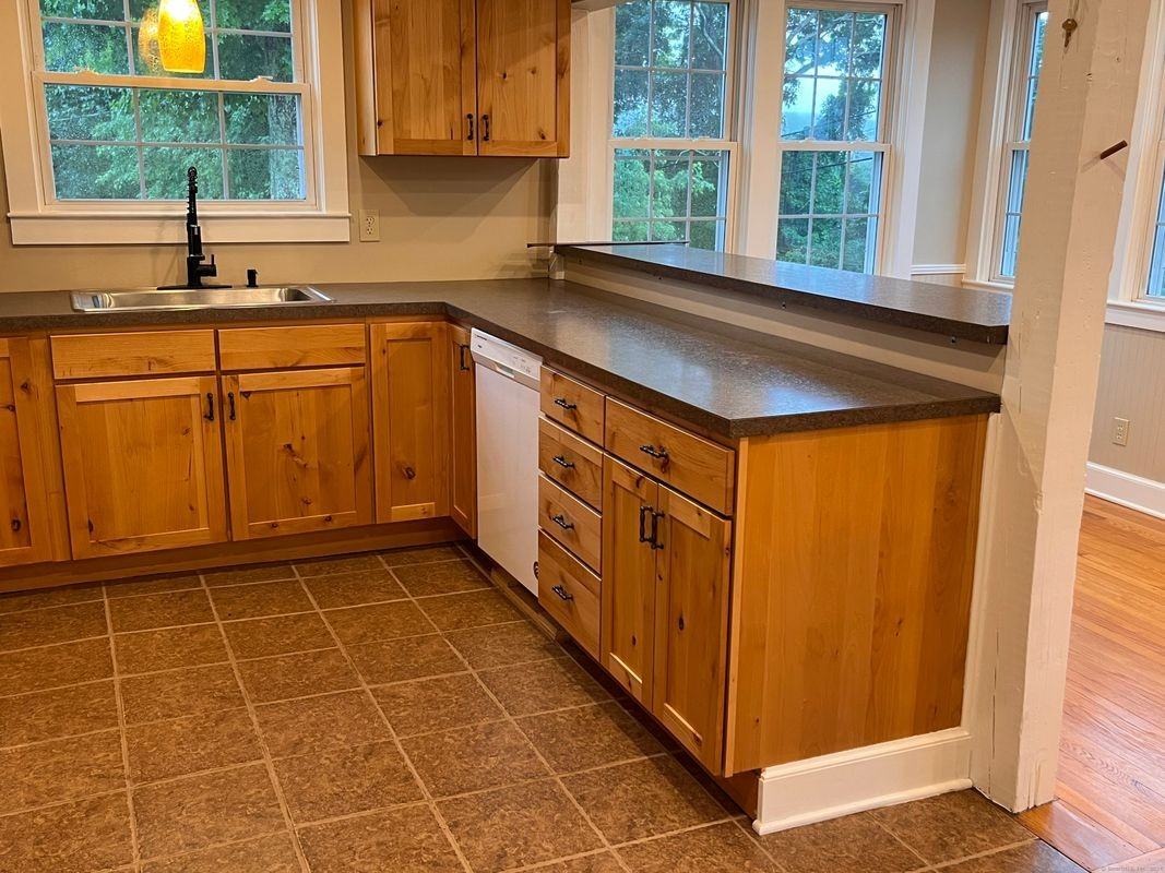 126 River Rd - Photo 3 of 24