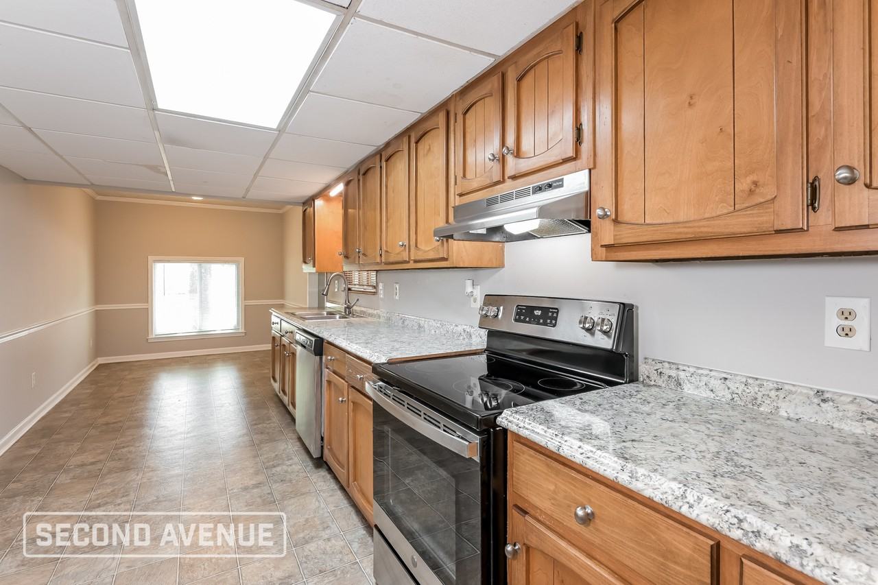 5751 Wood Lake Ct - Photo 7 of 32