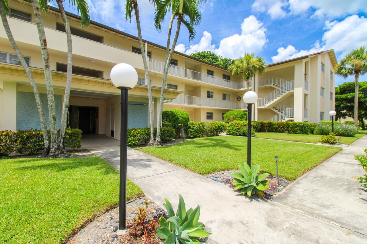 1020 Palm View Dr #C104 - Photo 6 of 50