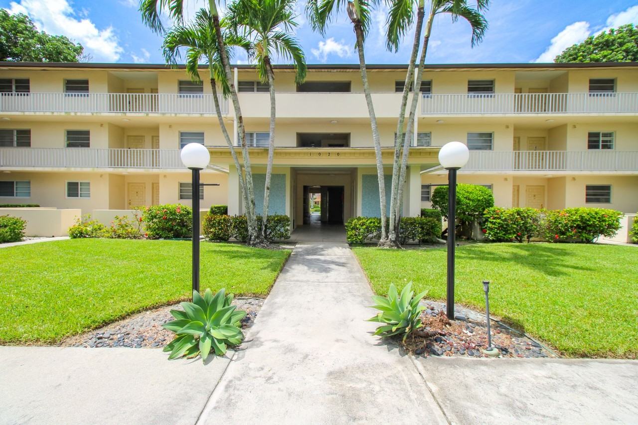 1020 Palm View Dr #C104 - Photo 3 of 50