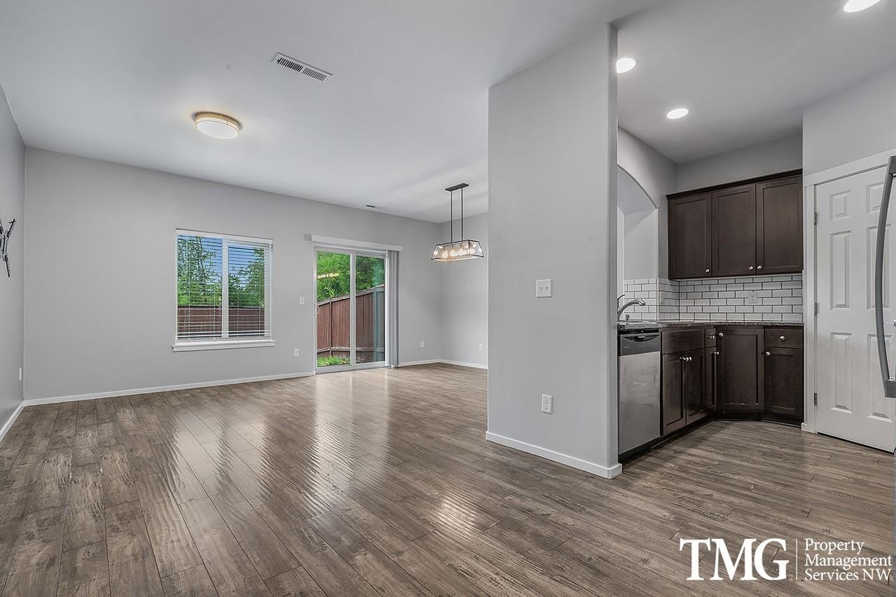 1324 Ne 83rd Dr - Photo 2 of 31