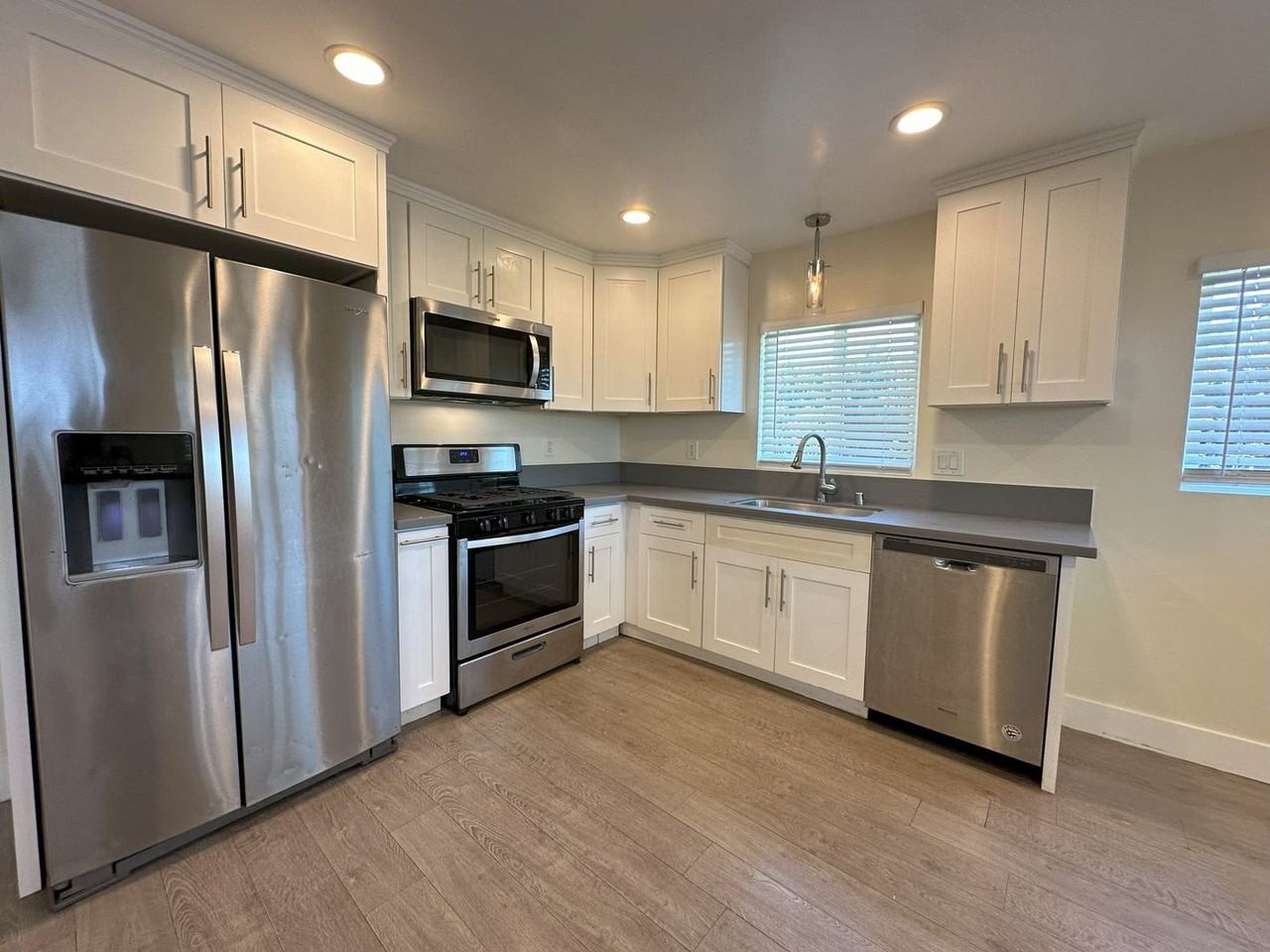 3820 Florence St - Photo 3 of 15