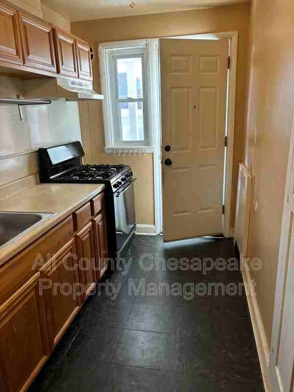 15 Center Pl #2 - Photo 3 of 11