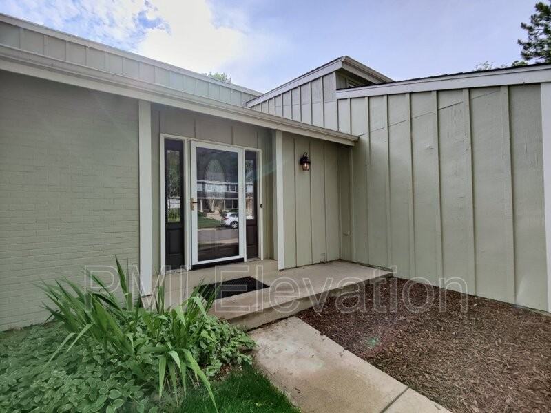 7162 S Newport Ct - Photo 2 of 27