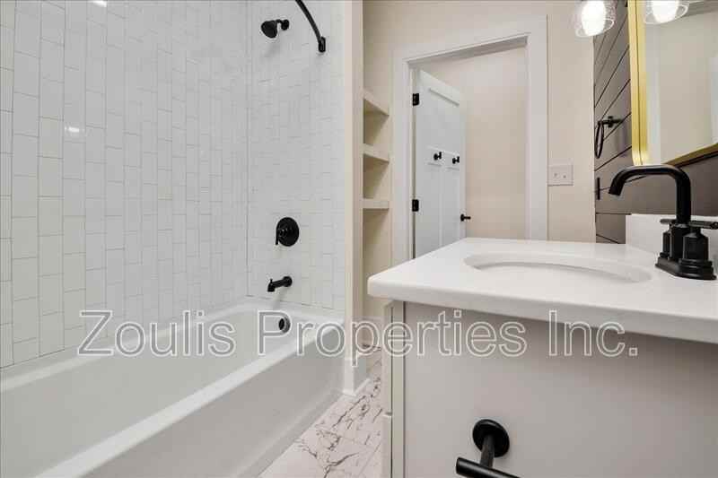 631 S Broadway #303 - Photo 3 of 10