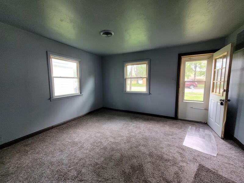 929 Biemeret St - Photo 4 of 5