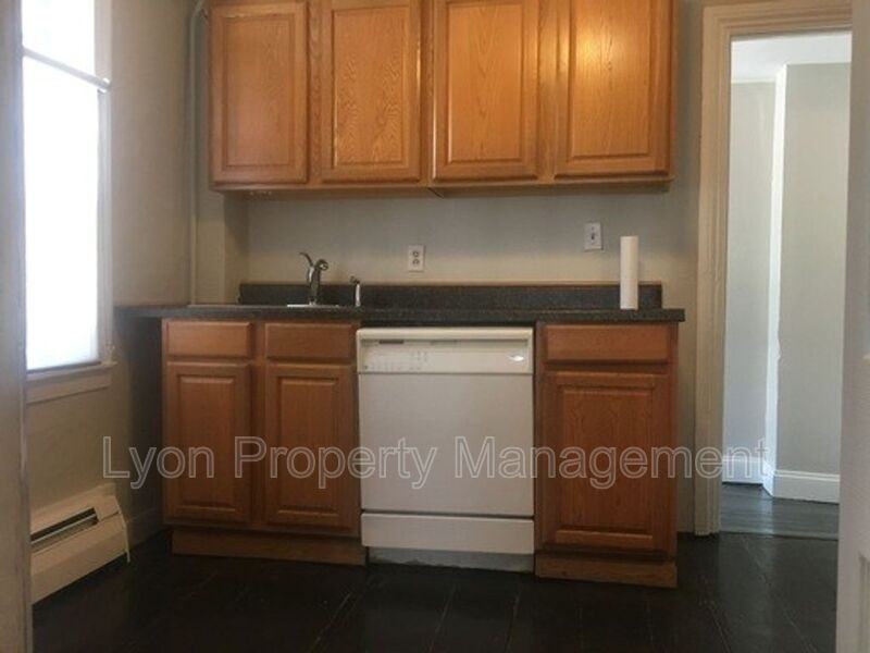 39 Bowen St #1 - Photo 5 of 15