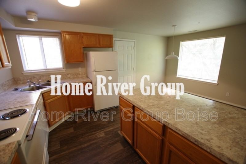 250 N Latah St #102 - Photo 4 of 18