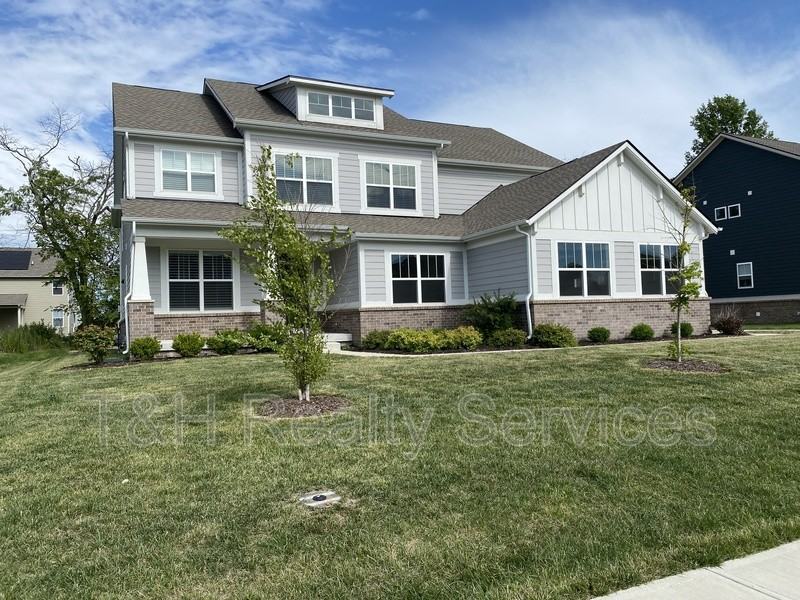 10251 Sand Run Ln - Photo 2 of 40