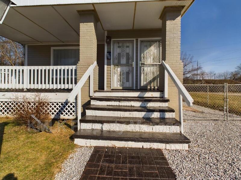 469 Arbor Rd - Photo 2 of 28