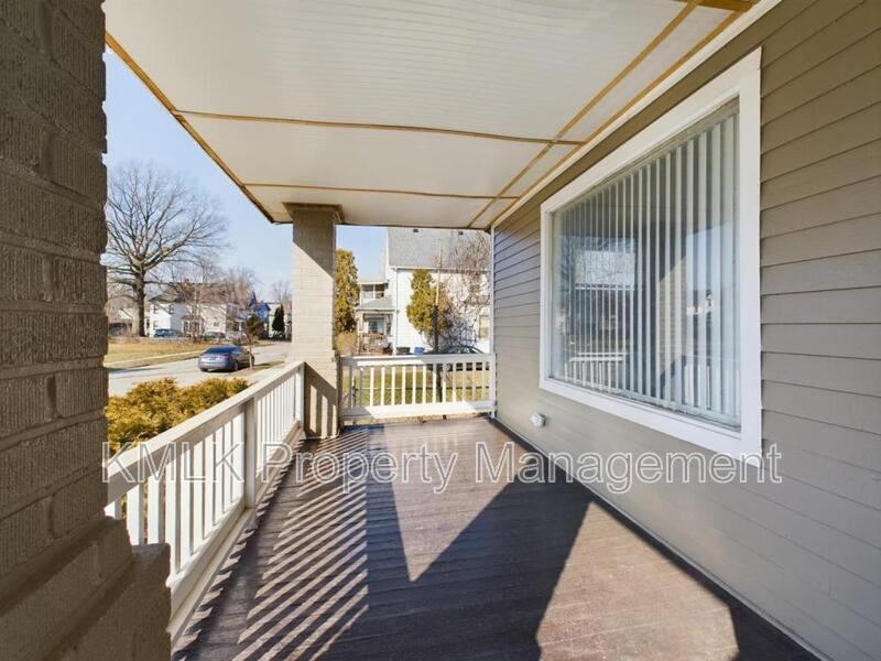 469 Arbor Rd - Photo 3 of 28