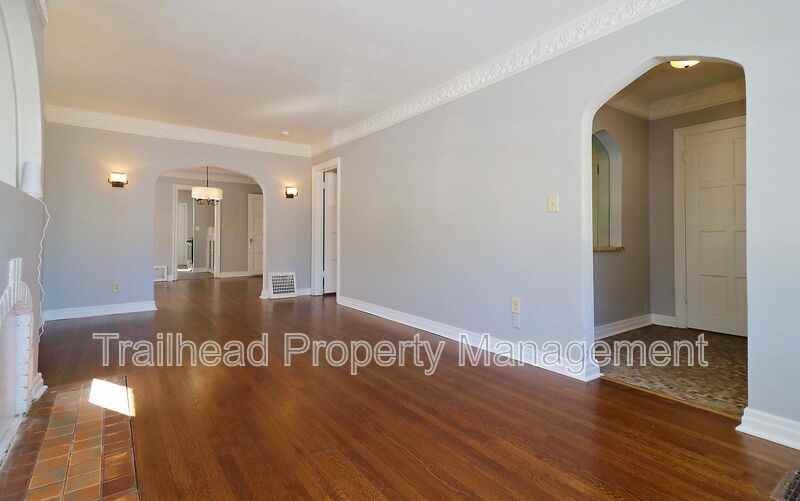 2209 E 67th Ter - Photo 3 of 25