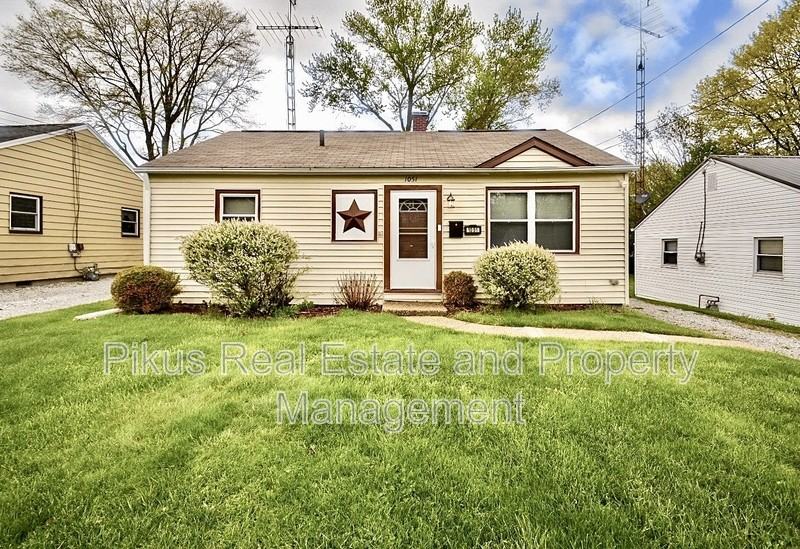 1051 Park Ave Ne - Photo 2 of 21