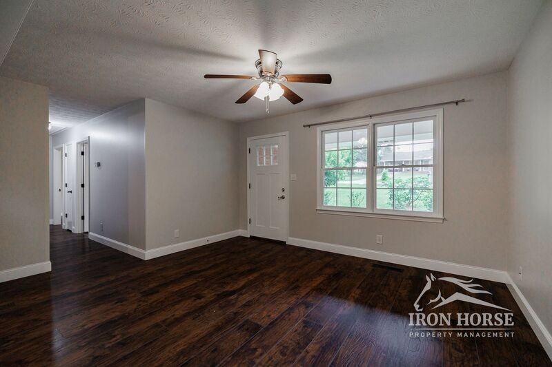 131 Plantation Rd - Photo 2 of 22