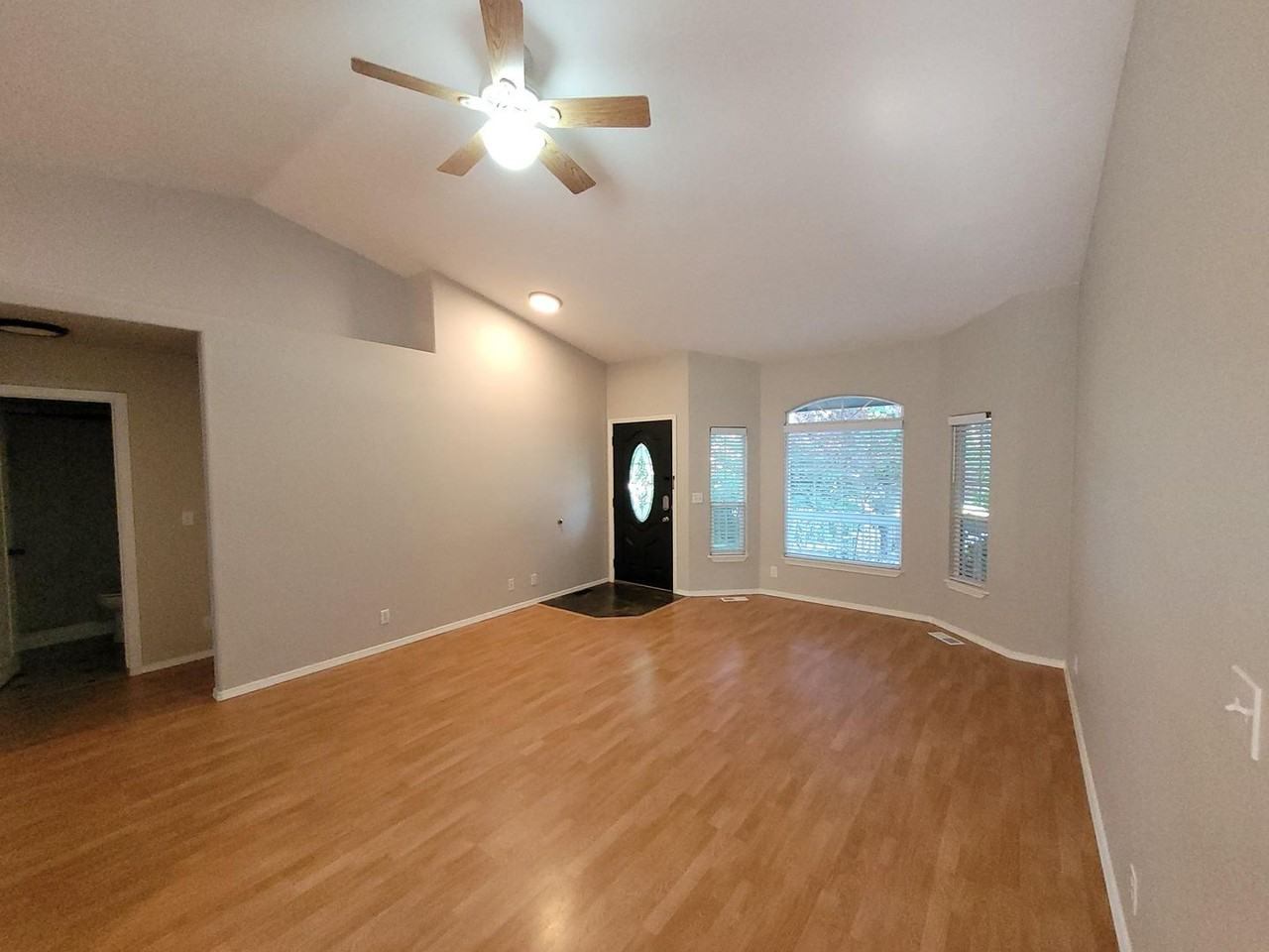 5268 S Yarrow Ave - Photo 5 of 25