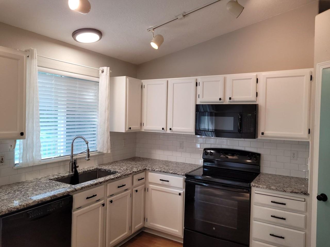 5268 S Yarrow Ave - Photo 6 of 25