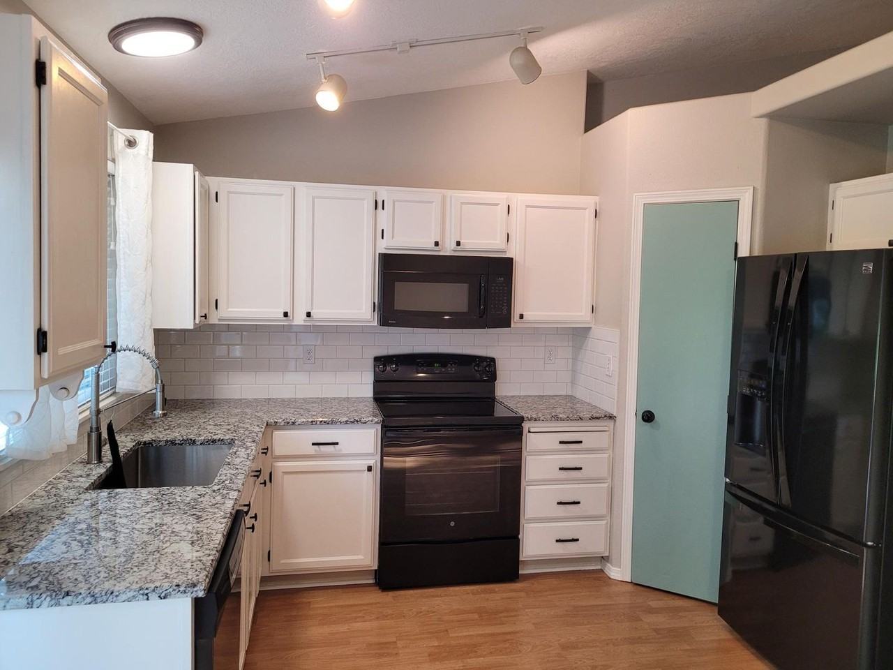 5268 S Yarrow Ave - Photo 7 of 25