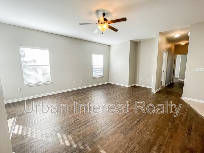 106 Matt Blvd - Photo 2 of 16