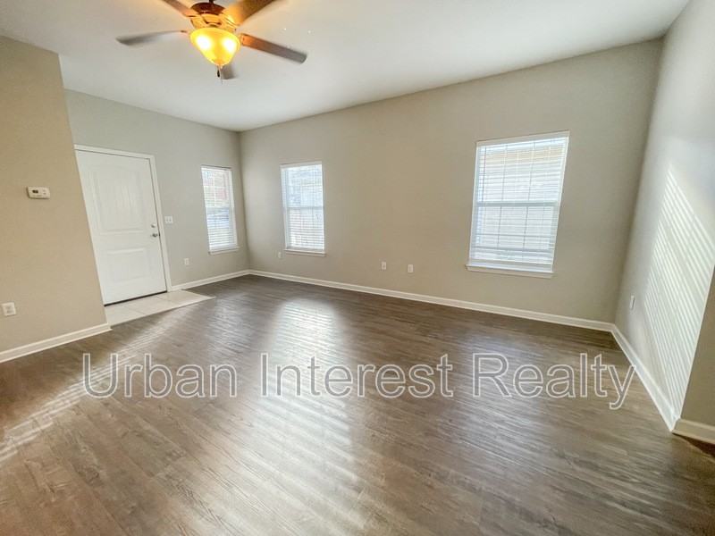 106 Matt Blvd - Photo 3 of 16