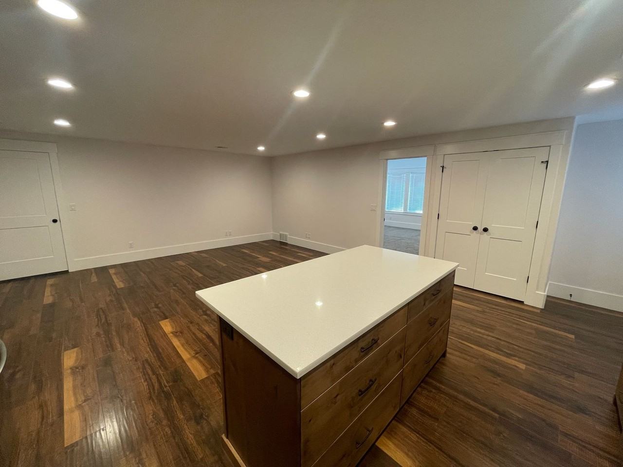 884 South Silvertree Lane - Photo 4 of 17