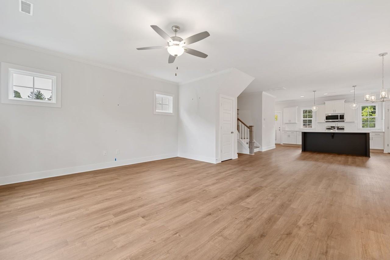 2205 Ellington St - Photo 5 of 19