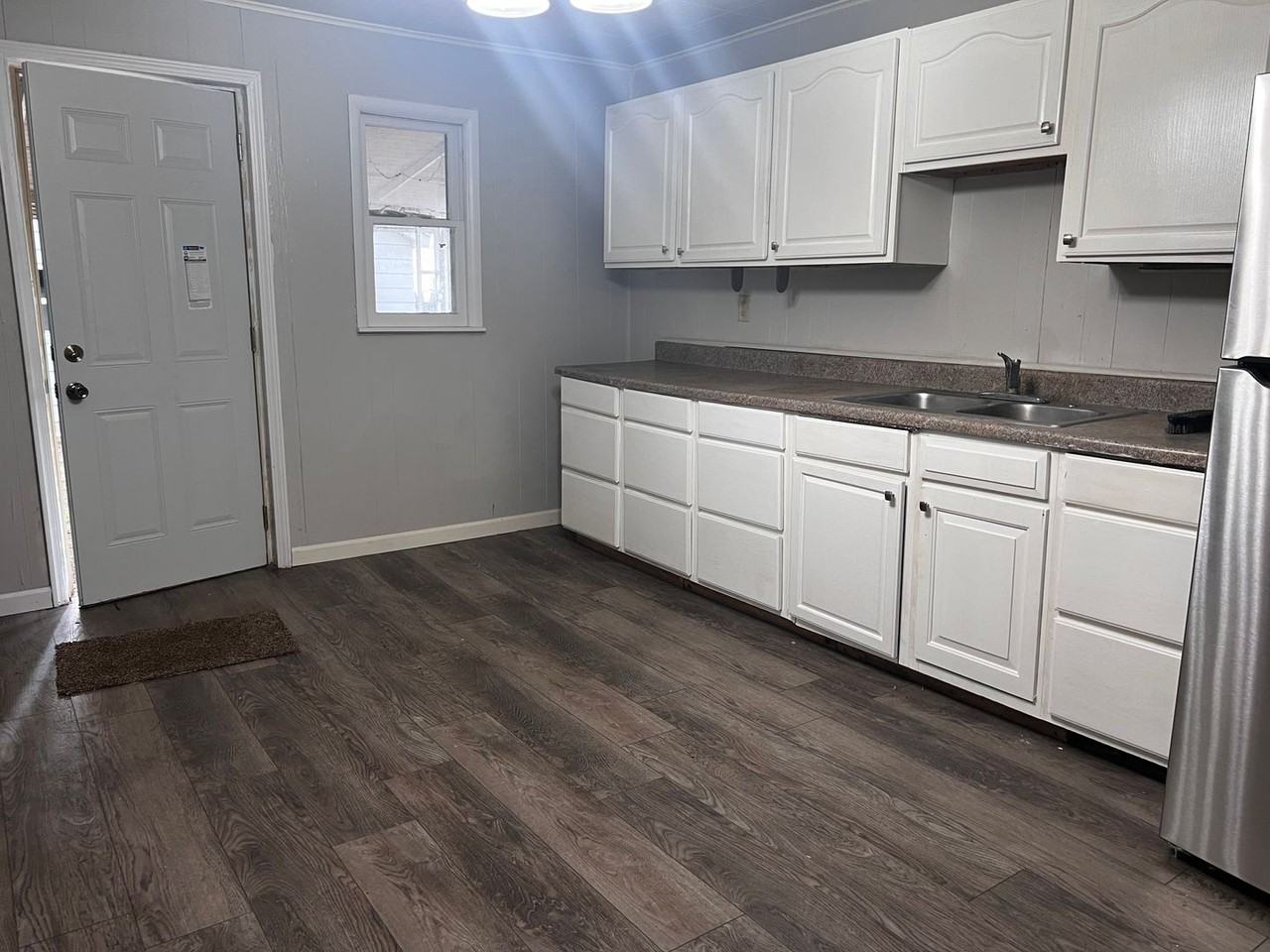 308 S 13th St - Photo 3 of 11