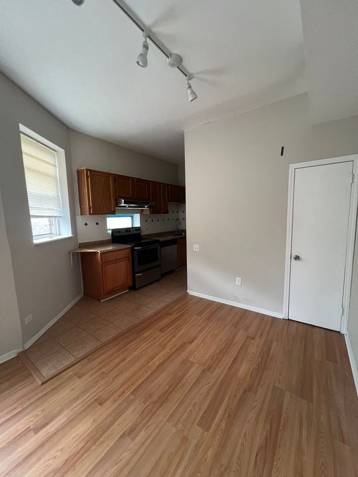 Winthrop - Photo 2 of 8