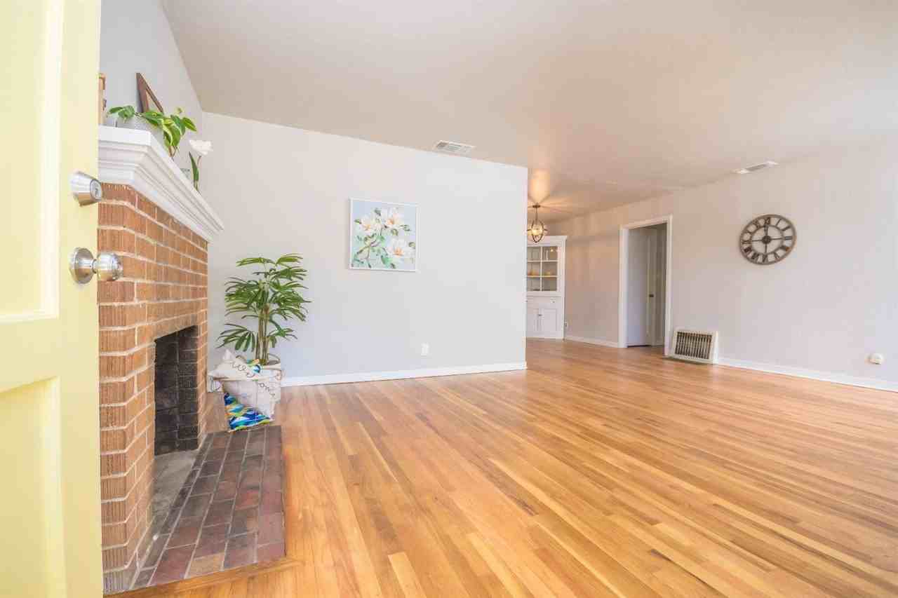 5621 35th Ave - Photo 2 of 18