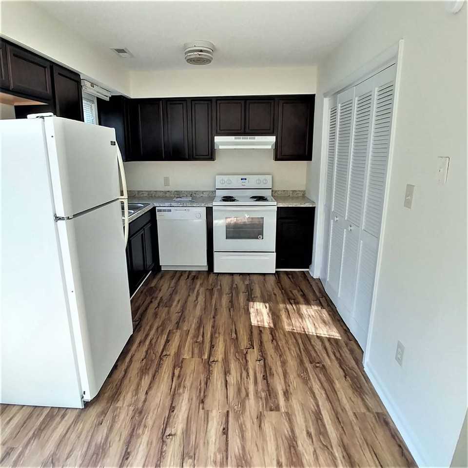 9 Portwest Townhouses #B - Photo 5 of 19